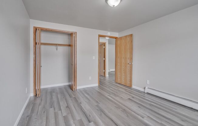 2 beds, 1 bath, 950 sqft, $1,199, Unit 2710-10
