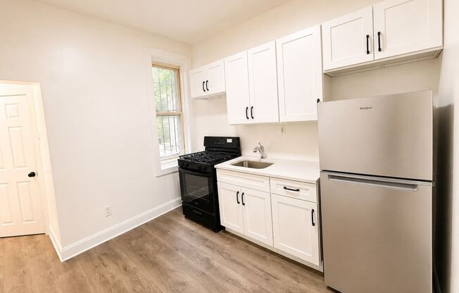 2 beds, 1 bath, $1,250, Unit #2