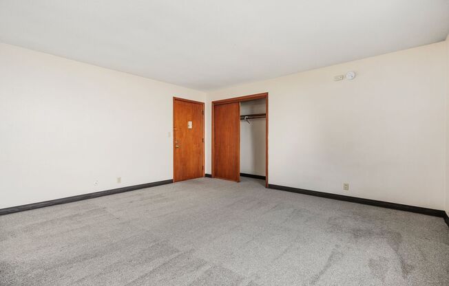 Studio, 1 bath, 325 sqft, $735, Unit 10