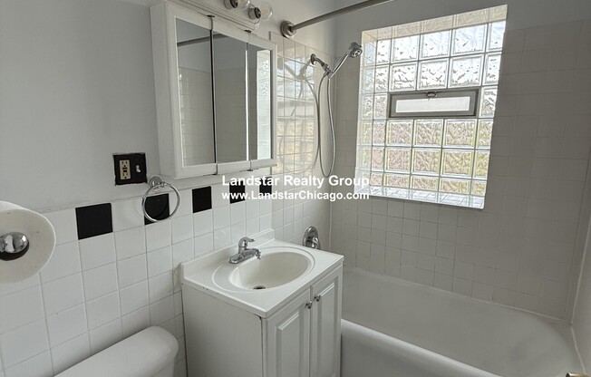 3052 W BERTEAU