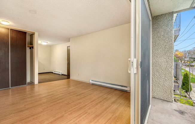 2 beds, 1 bath, 765 sqft, $2,395, Unit 301