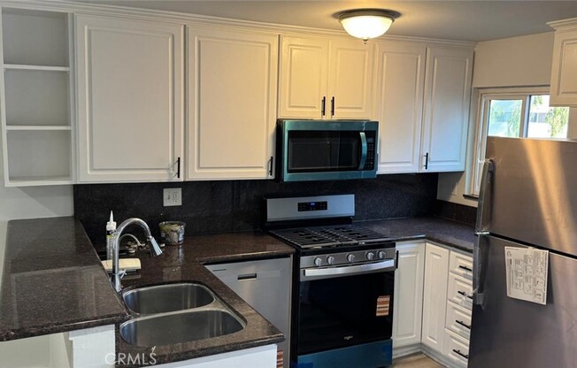 3 beds, 2 baths, 1,267 sqft, $3,600