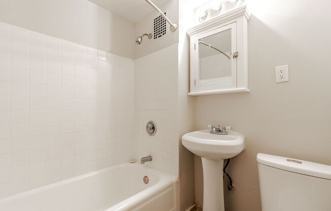 Studio, 1 bath, $1,215