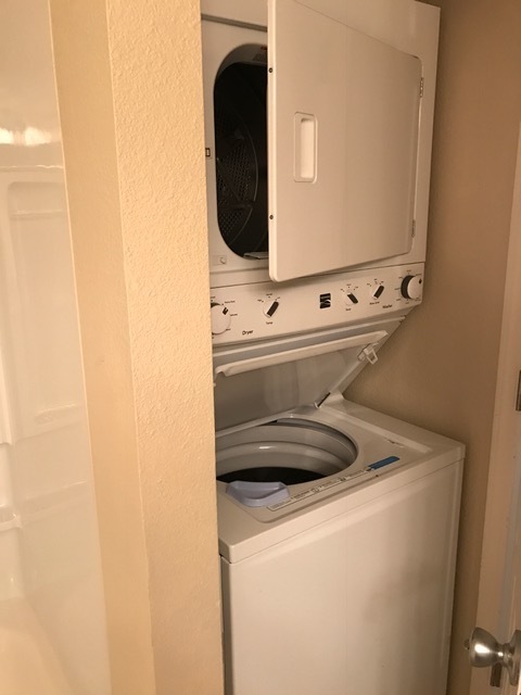 2 beds, 1 bath, 860 sqft, $2,195, Unit A206