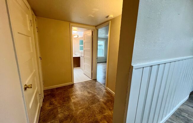 2 beds, 1 bath, $2,550, Unit A