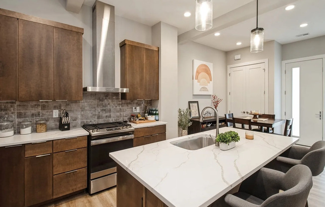 Luxurious 3-Bedroom, 2-Bathroom Townhouse – Des Moines