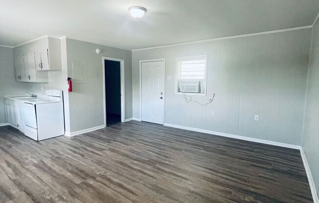 Studio Apartment Near Downtown Lewisburg – Move‑In Special Available