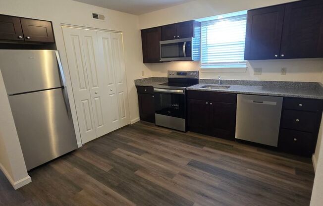 2 beds, 1 bath, 800 sqft, $1,095, Unit 201-G