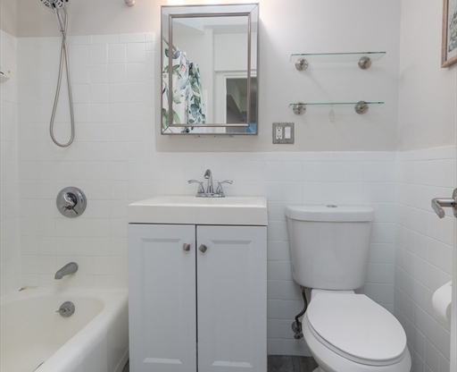 1 bed, 1 bath, 774 sqft, $3,200, Unit 703