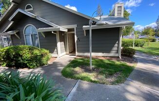 Lovley 2 Bedroom Low Maintenance Unit!
