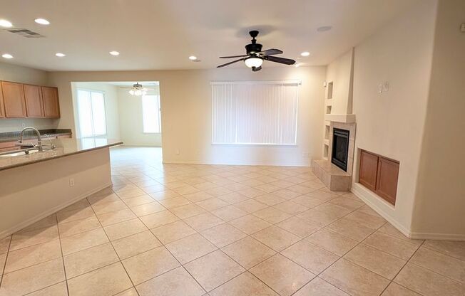 AVAILABLE NOW IN GREAT CHANDLER LOCATION!!!