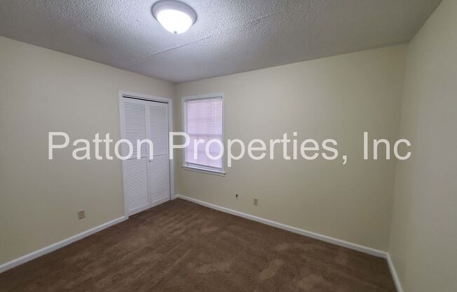 2 beds, 1 bath, 880 sqft, $995, Unit A