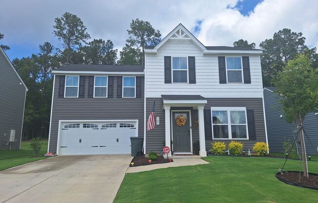 Outstanding Four Bedroom Home Less Than 10 Minutes Away from Ft Jackson!