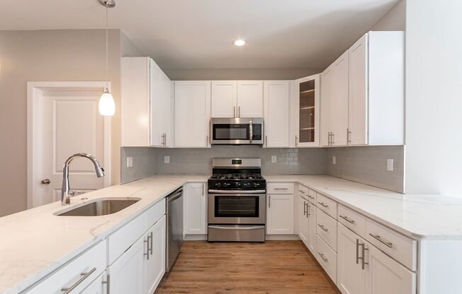 Three Bedroom Point Breeze Townhome w Roof Deck!