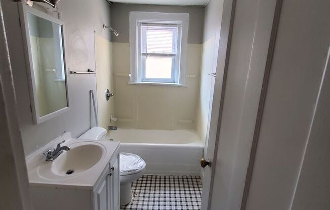 1 bed, 1 bath, 425 sqft, $899, Unit 210