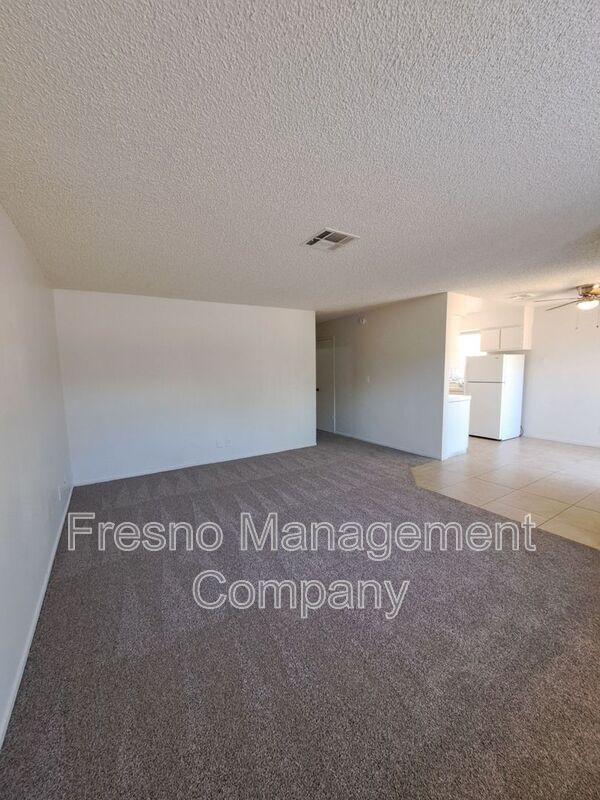 3037 W PONTIAC WAY