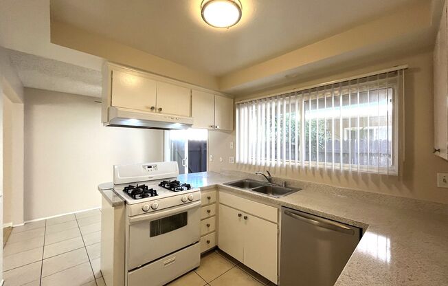 2 beds, 2 baths, $2,695, Unit B