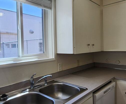 2 beds, 1 bath, $1,245