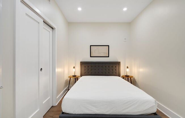 2 beds, 1 bath, 905 sqft, $2,695, Unit 813