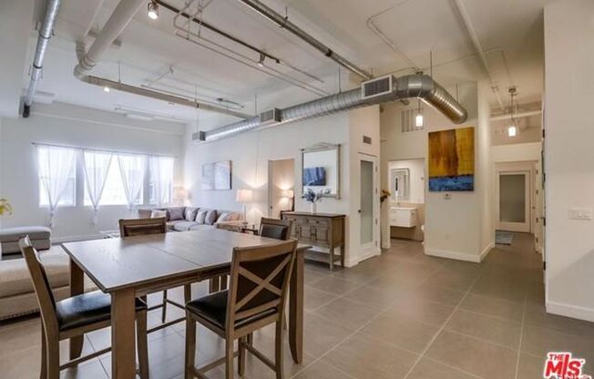 2 beds, 1 bath, 1,100 sqft, $3,100, Unit 306