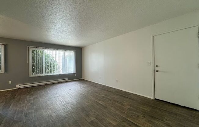 2 beds, 1 bath, 850 sqft, $1,399, Unit 12