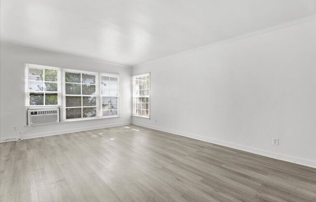 5306 Radford (#553)