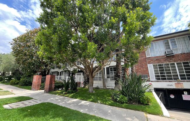 1560 N Laurel