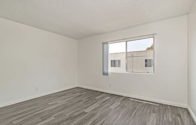 2 beds, 1 bath, 935 sqft, $2,600, Unit 30