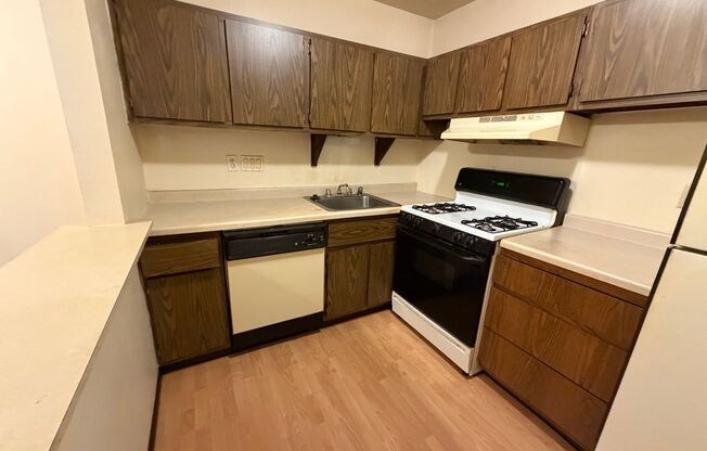 1 bed, 1 bath, $795, Unit 37