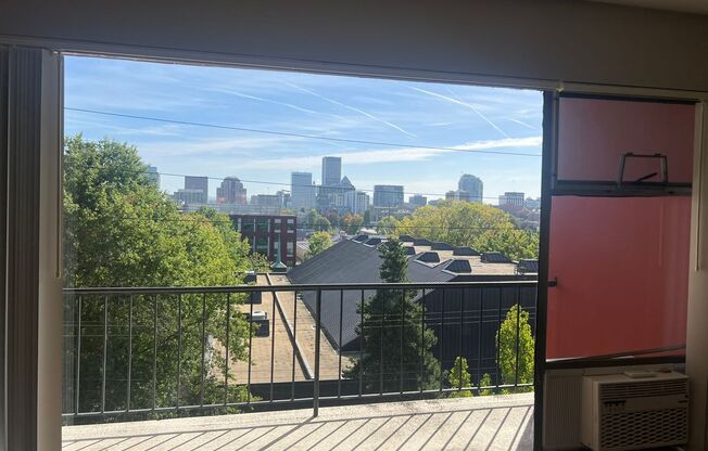 1 bed, 1 bath, 646 sqft, $1,550, Unit 704