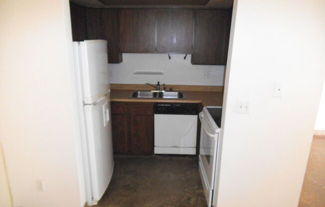 2 beds, 1 bath, $1,050, Unit 125