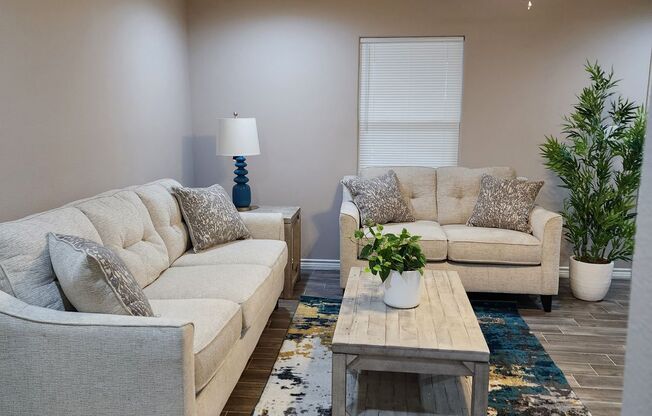 2 beds, 1 bath, 988 sqft, $1,350, Unit Unit 55