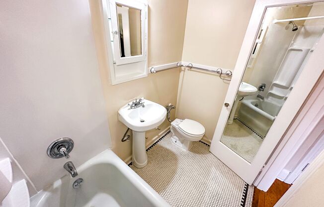 Studio, 1 bath, 365 sqft, $1,195, Unit 209
