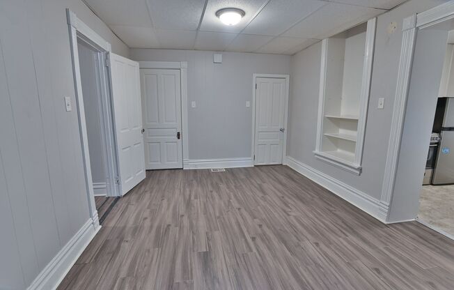 1 bed, 1 bath, 300 sqft, $985, Unit Apt 4
