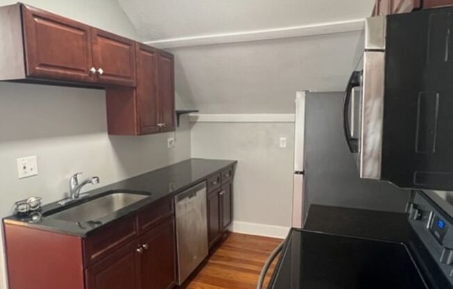 1 bed, 1 bath, $1,050, Unit Howell #3