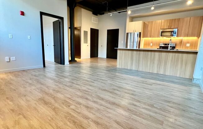 1 bed, 1 bath, 818 sqft, $1,350, Unit 103