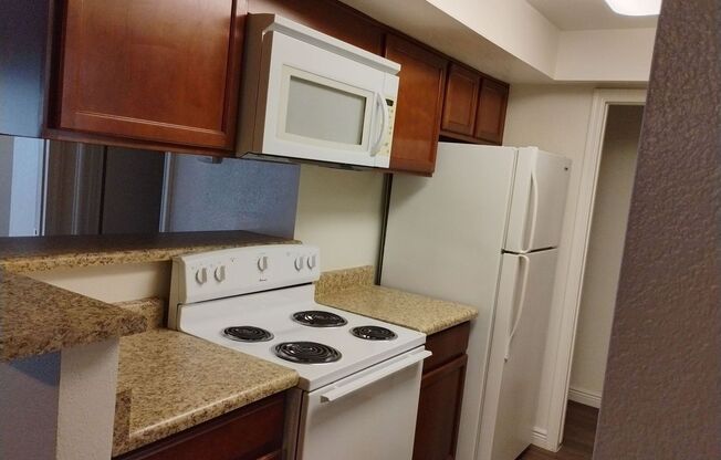1 bed, 1 bath, 704 sqft, $1,400, Unit 138