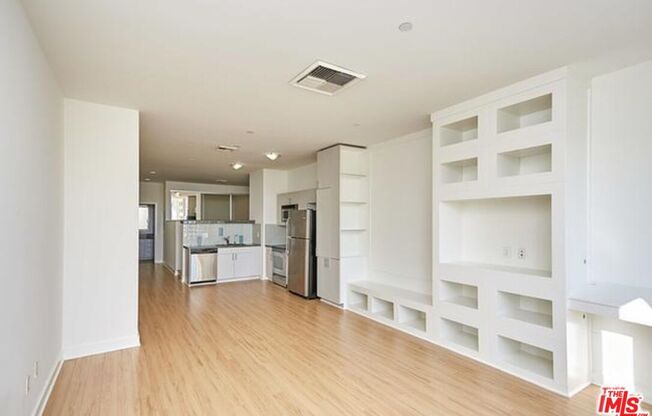1 bed, 1 bath, 710 sqft, $2,400, Unit 809