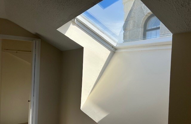 2 beds, 1 bath, 764 sqft, $2,100, Unit 1-27