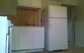 2 beds, 1 bath, $1,350, Unit Unit 3