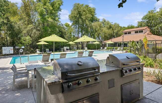 barbecue pavilion at The Lexington Apartment Homes