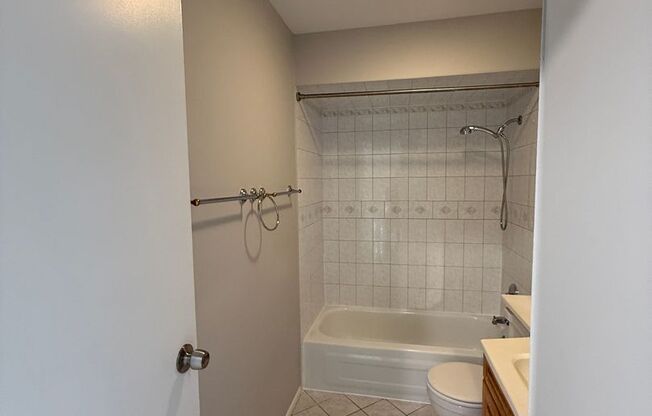 2 beds, 1.5 baths, $2,550, Unit 305