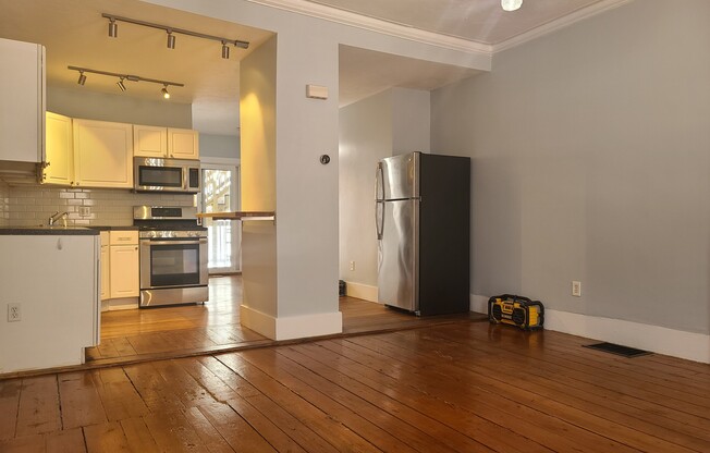 216 W 9 ST