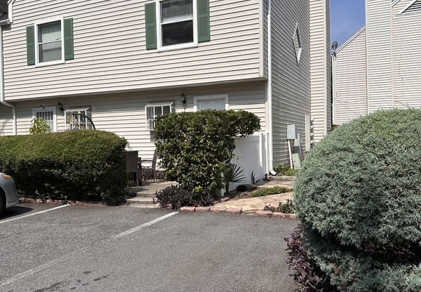 111 E 1 ST