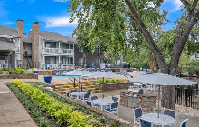 the preserve at ballantyne commons courtyard with tables and umbrellas