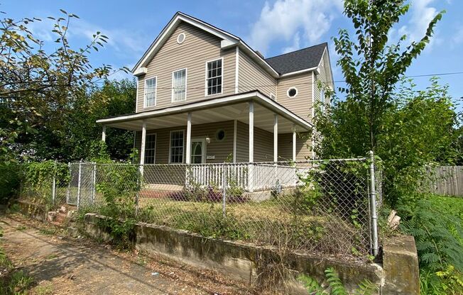 4 bedrooms, 2 bathrooms home available in September!!