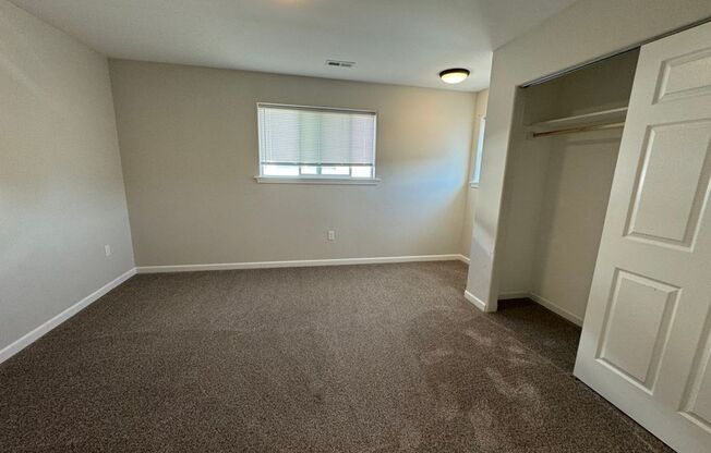 3 beds, 2.5 baths, $1,950, Unit 721: 105 W. 10th Ave.