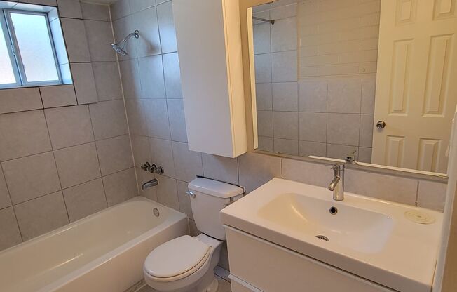 Studio, 1 bath, 400 sqft, $749, Unit 01