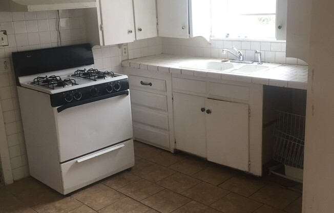 3 beds, 1 bath, $1,600