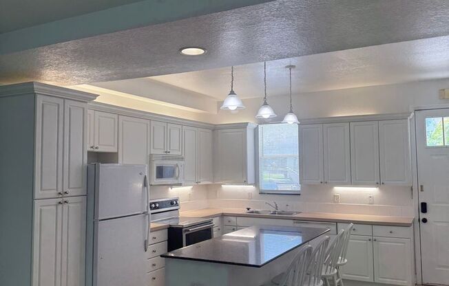 Great location!! PRICE REDUCED Townhome in Heritage Key, Kissimmee